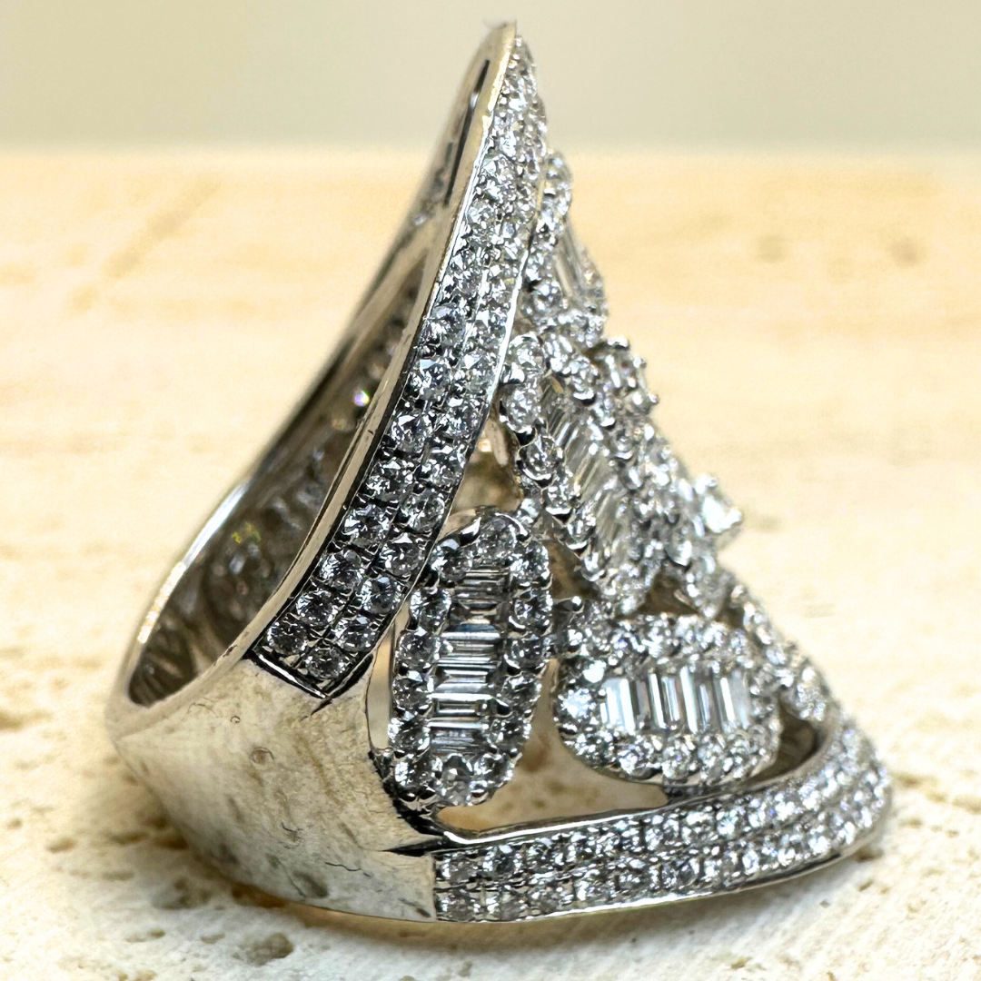 18ct White Gold Ring - Natural Diamonds - Size M - For Women