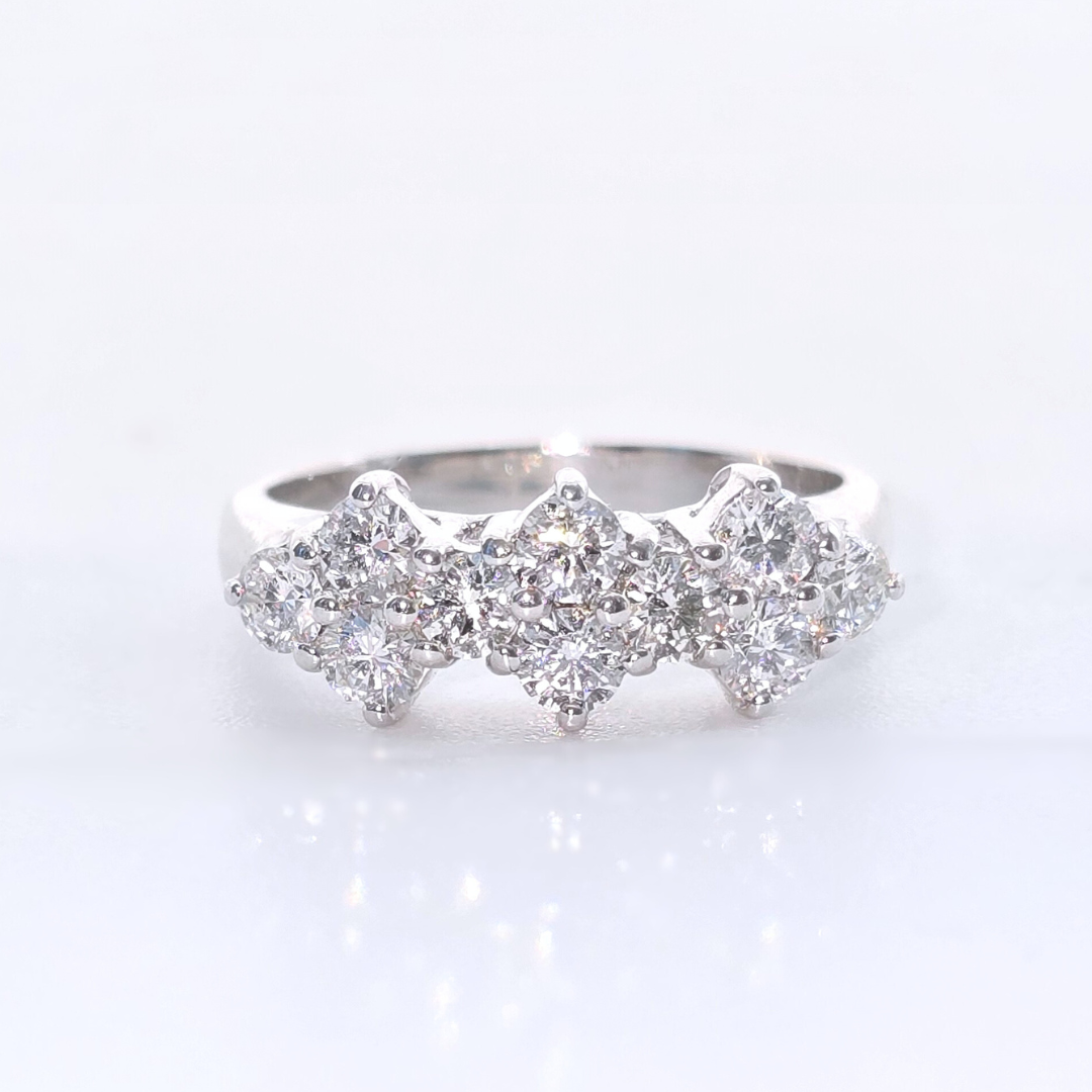 Elegant 18kt White Gold Diamond Cluster Ring 0.5tcw
