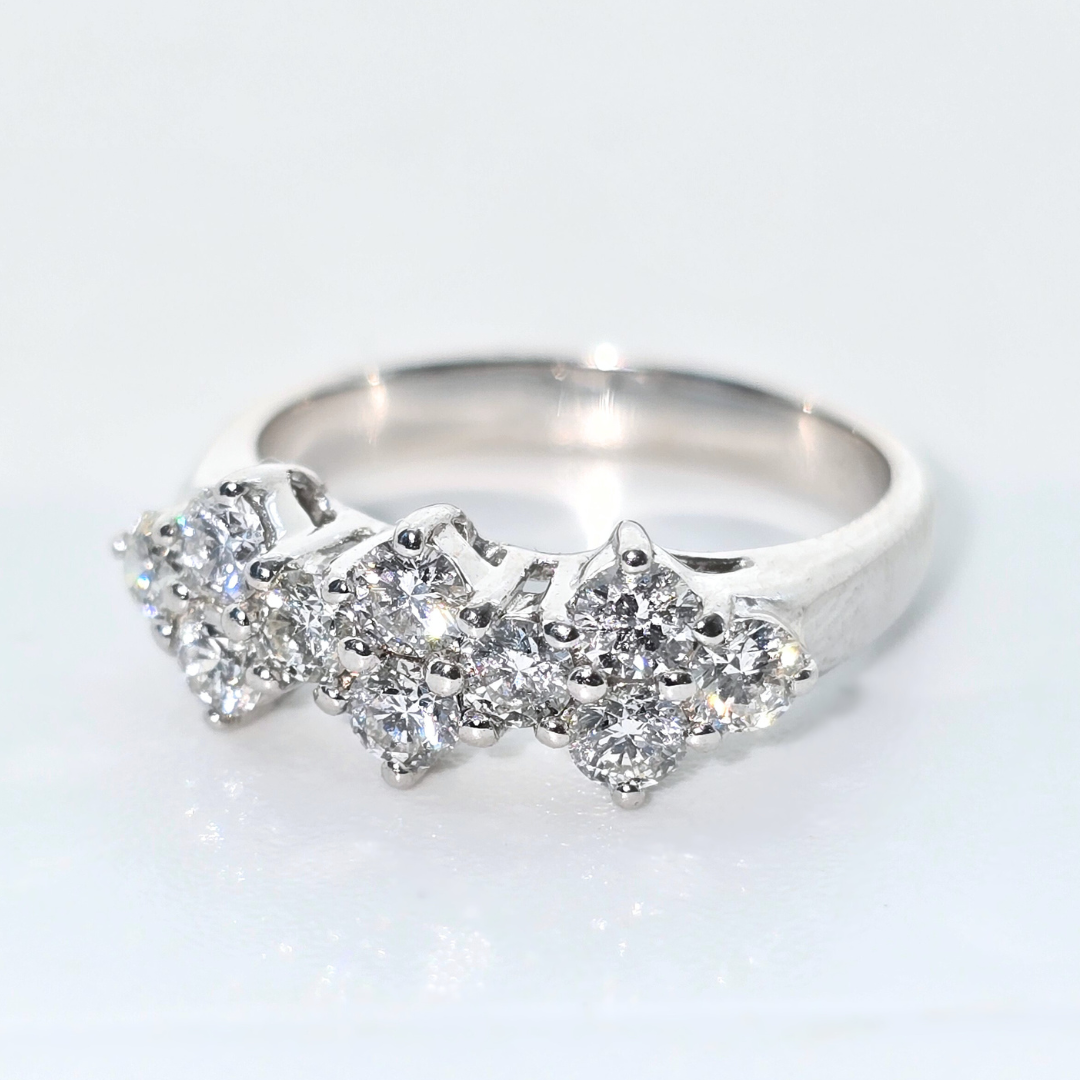 Elegant 18kt White Gold Diamond Cluster Ring 0.5tcw