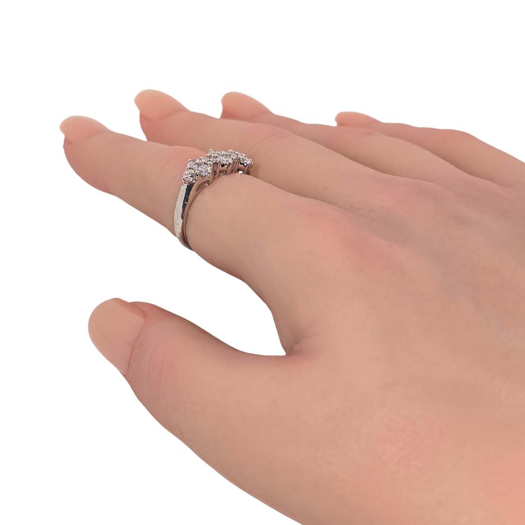 Elegant 18kt White Gold Diamond Cluster Ring 0.5tcw