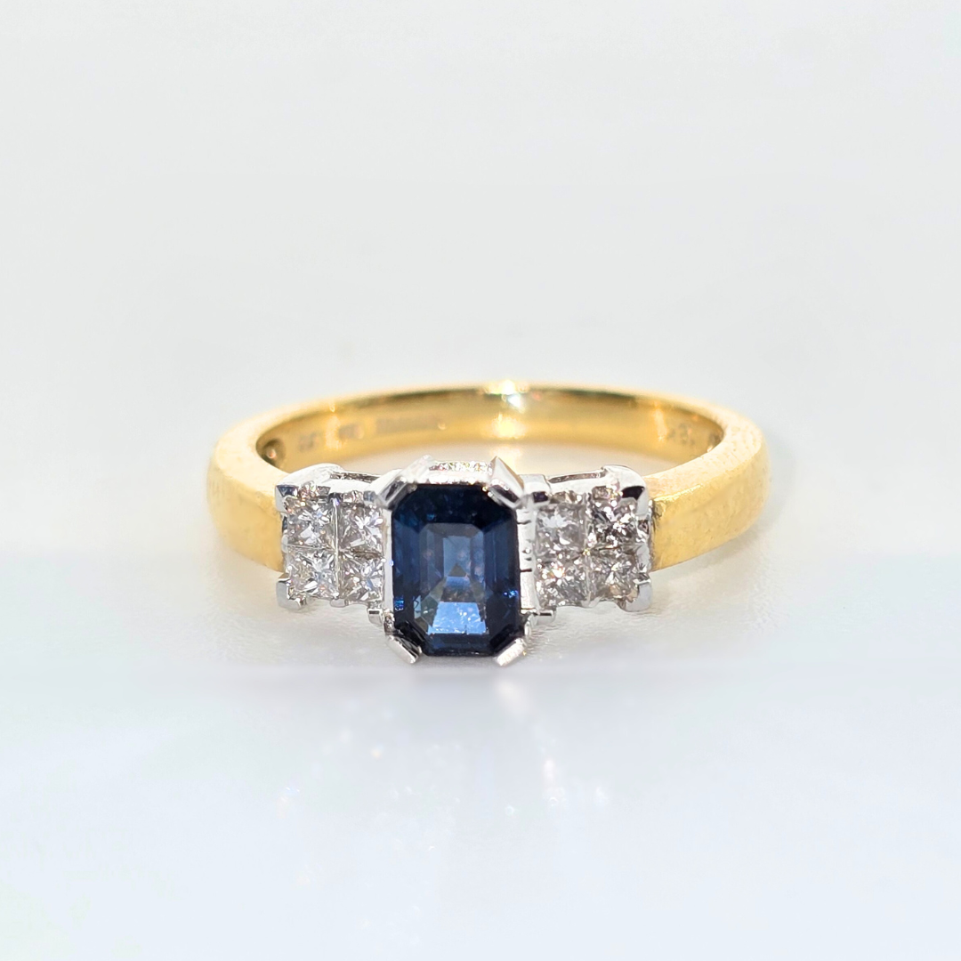 Luxury 18kt Yellow Gold Sapphire and Princess Cut Diamond Ring