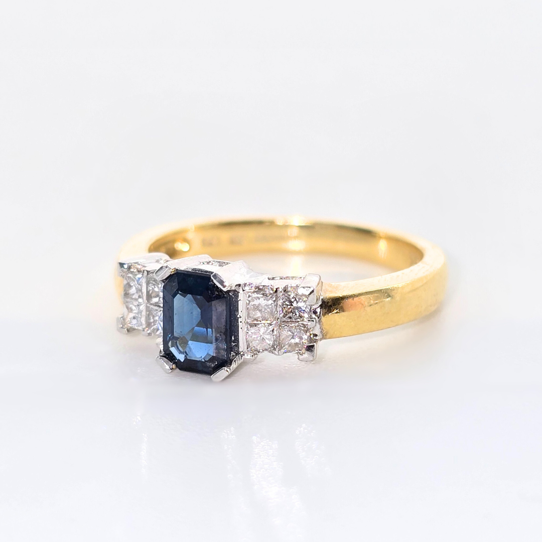 Luxury 18kt Yellow Gold Sapphire and Princess Cut Diamond Ring