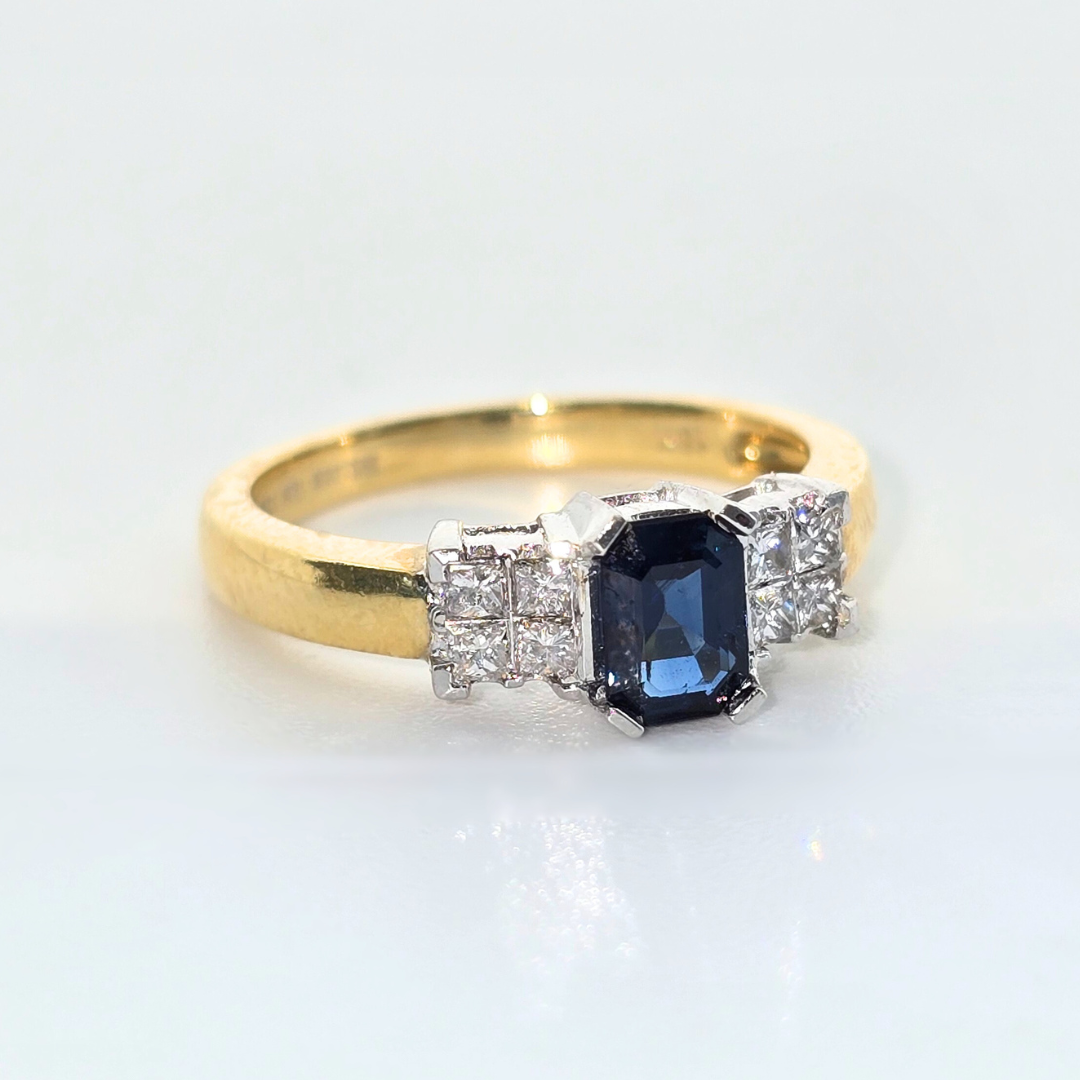 Luxury 18kt Yellow Gold Sapphire and Princess Cut Diamond Ring