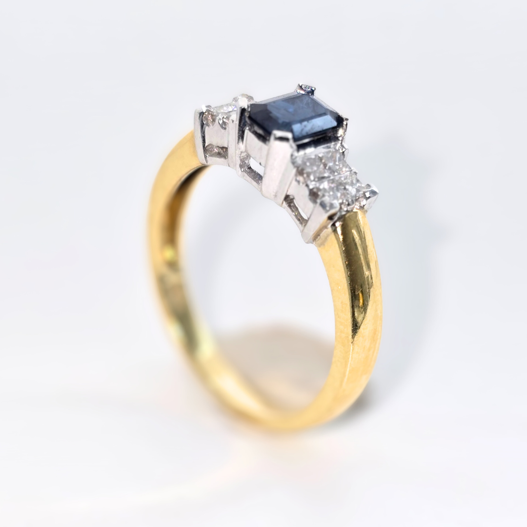 Luxury 18kt Yellow Gold Sapphire and Princess Cut Diamond Ring