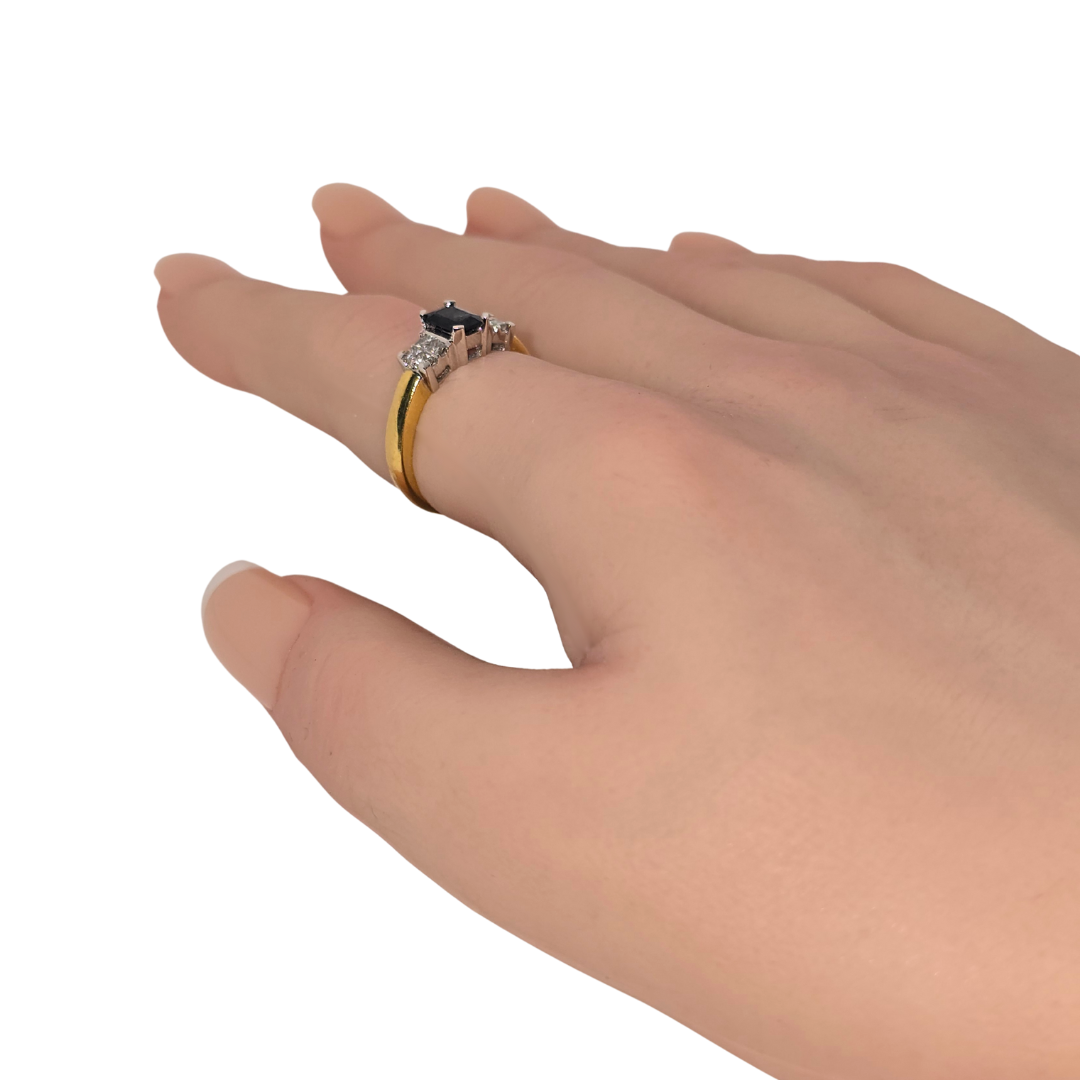 Luxury 18kt Yellow Gold Sapphire and Princess Cut Diamond Ring