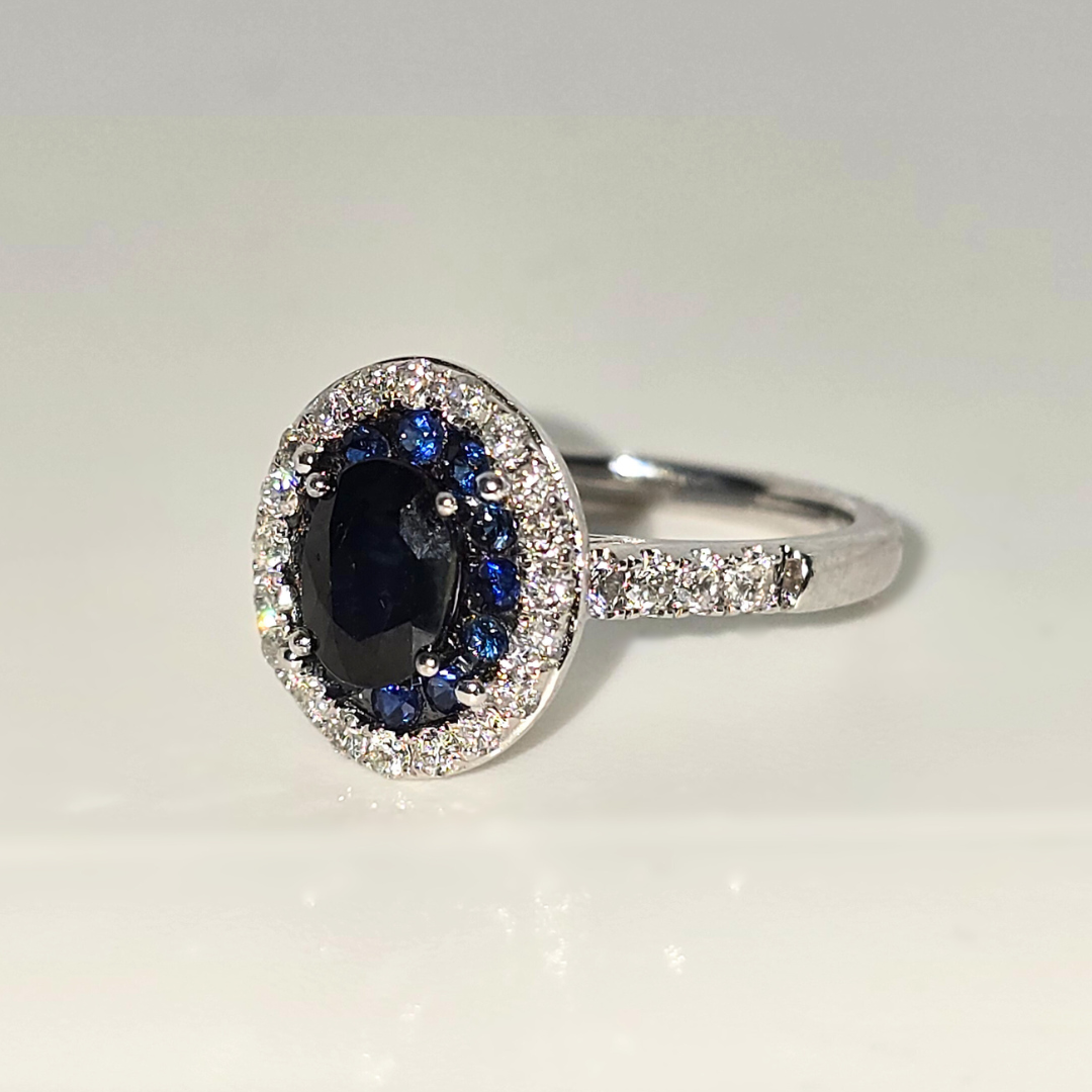 18kt White Gold Ring with Natural Sapphires and Diamonds