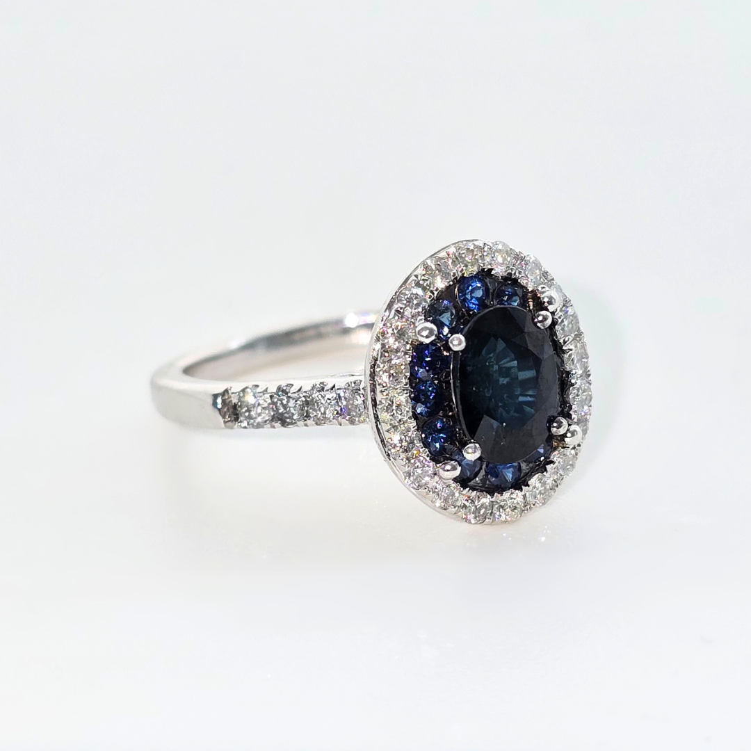 18kt White Gold Ring with Natural Sapphires and Diamonds