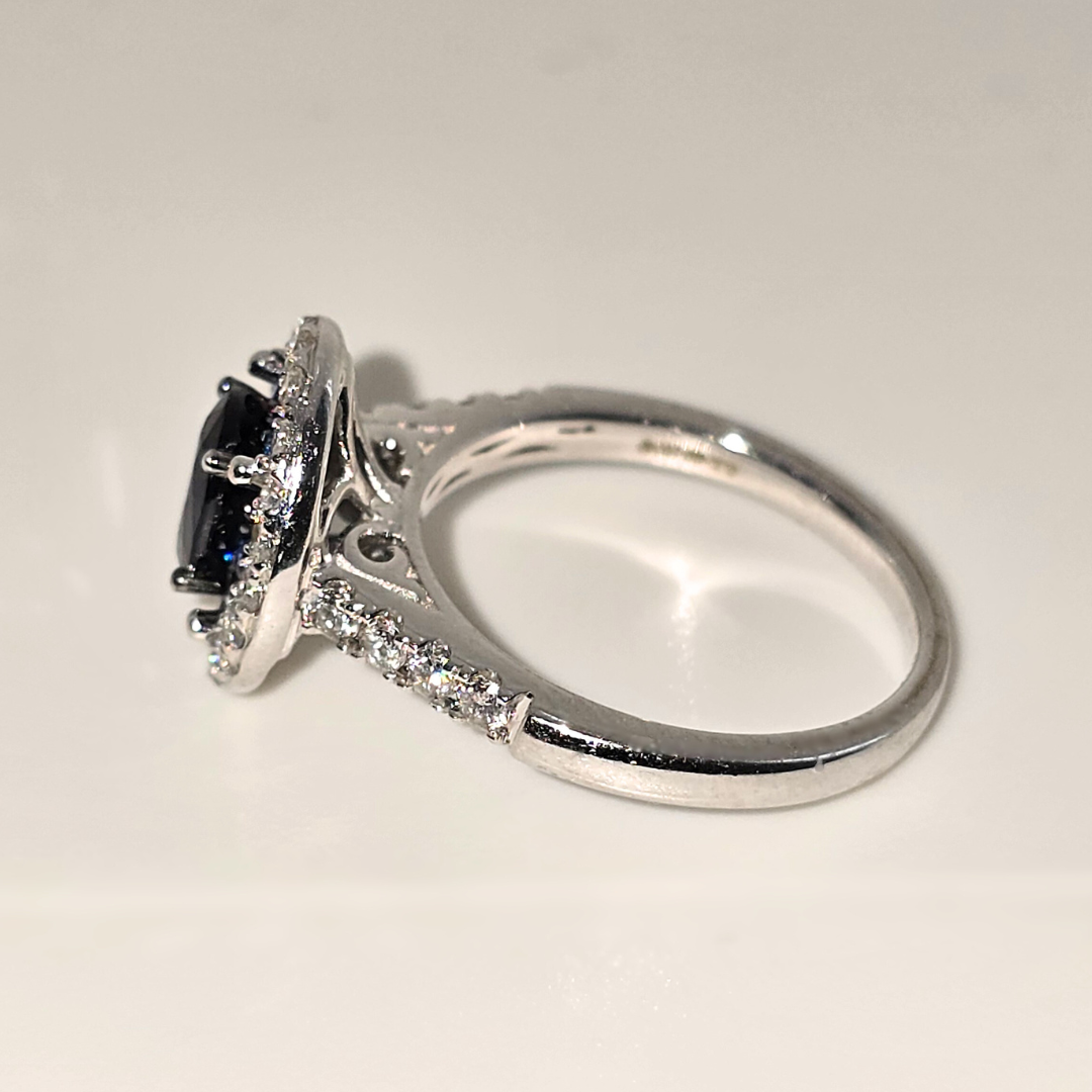 18kt White Gold Ring with Natural Sapphires and Diamonds