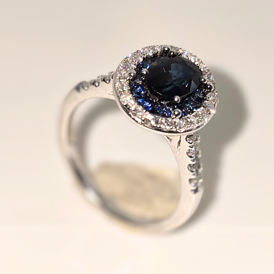 18kt White Gold Ring with Natural Sapphires and Diamonds