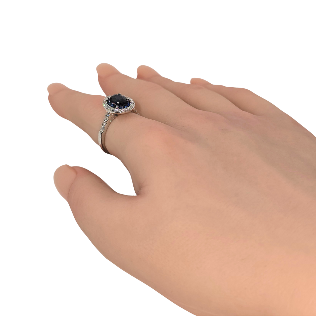 18kt White Gold Ring with Natural Sapphires and Diamonds