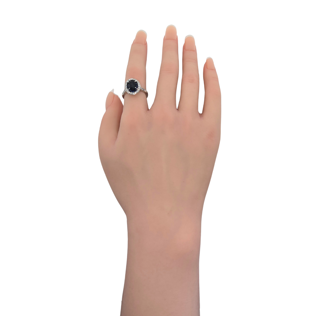 18kt White Gold Ring with Natural Sapphires and Diamonds