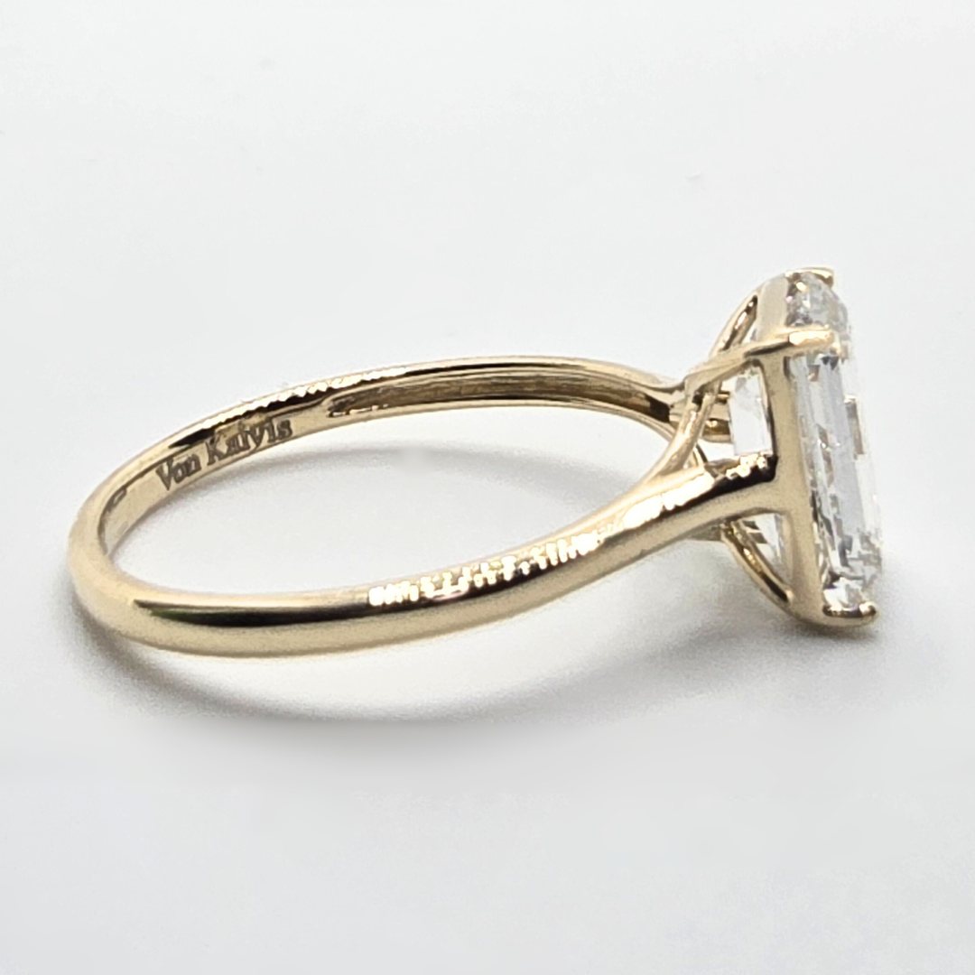 14Kt yellow Gold 2ct Emerald shape Solitaire Ring IGI Certified