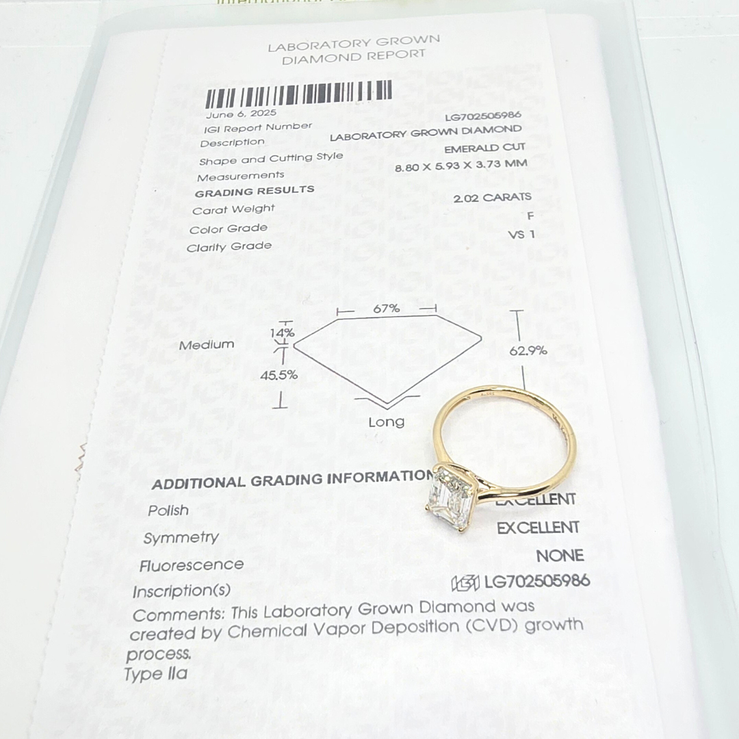 14Kt yellow Gold 2ct Emerald shape Solitaire Ring IGI Certified