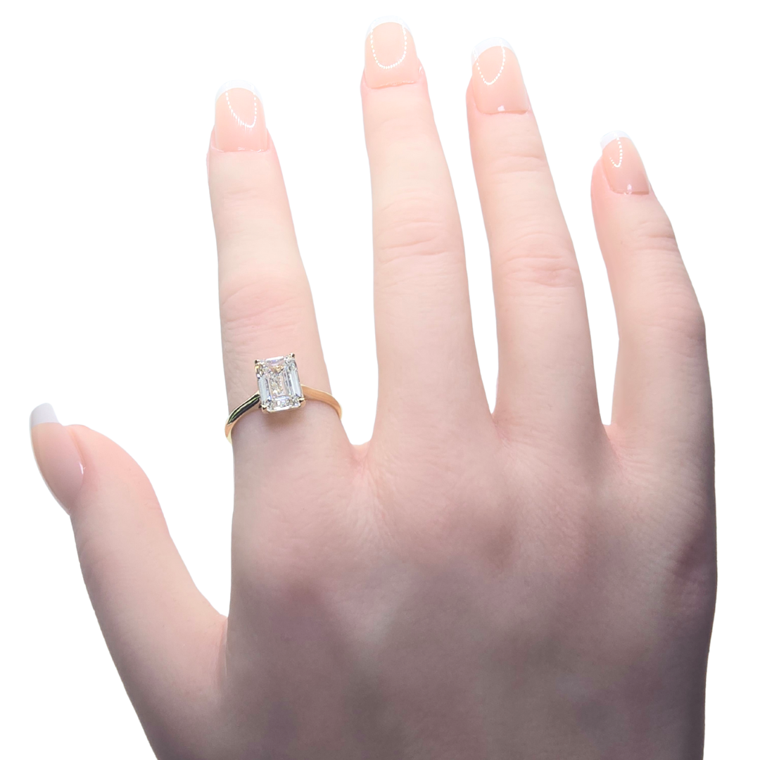 14Kt yellow Gold 2ct Emerald shape Solitaire Ring IGI Certified