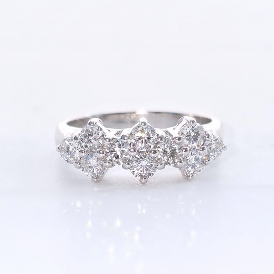 Elegant 18kt White Gold Diamond Cluster Ring 0.5tcw