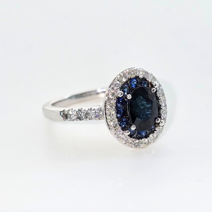 18kt White Gold Ring with Natural Sapphires and Diamonds