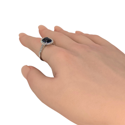 18kt White Gold Ring with Natural Sapphires and Diamonds