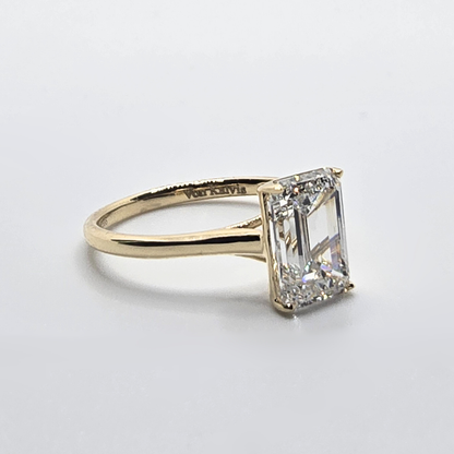14Kt yellow Gold 2ct Emerald shape Solitaire Ring IGI Certified