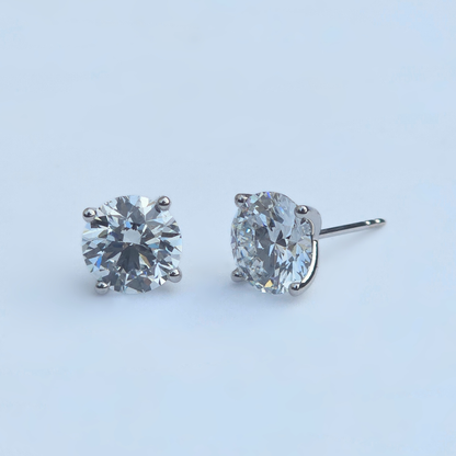 Second inscription detail on 4.41ct round lab-grown diamond earring, 18ct white gold
