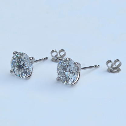 Second inscription detail on 4.41ct round lab-grown diamond earring, 18ct white gold