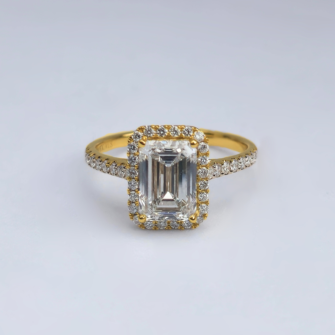 2.6cts Emerald Cut Lab-Grown Diamond Halo Ring – VS1 F Colour | 14ct Yellow Gold | IGI Certified