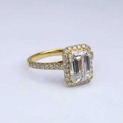 2.6cts Emerald Cut Lab-Grown Diamond Halo Ring – VS1 F Colour | 14ct Yellow Gold | IGI Certified