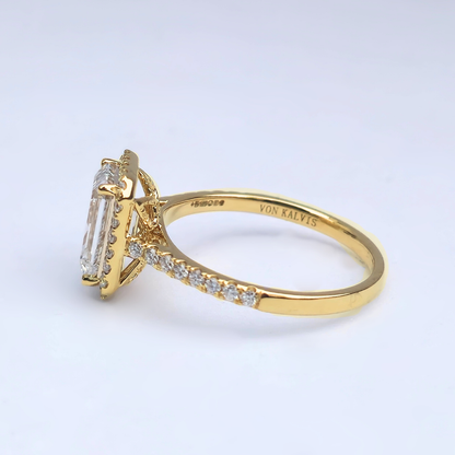 2.6cts Emerald Cut Lab-Grown Diamond Halo Ring – VS1 F Colour | 14ct Yellow Gold | IGI Certified