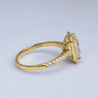 2.6cts Emerald Cut Lab-Grown Diamond Halo Ring – VS1 F Colour | 14ct Yellow Gold | IGI Certified