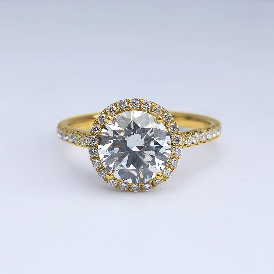 2.5cts Round Cut Lab-Grown Diamond Halo Ring – VS1 F Colour | 14ct Yellow Gold | IGI Certified